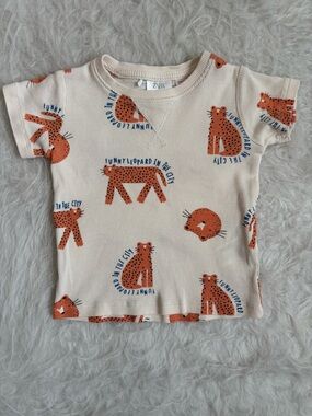 Zara Baby Trendy Gender Neutral Cream Short Sleeve Tee with Leopards